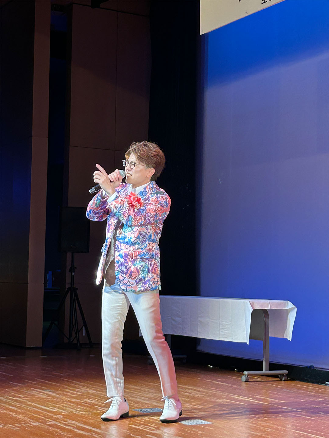 小島よしきデビュー1周年記念 障がい者支援チャリティコンサート開催