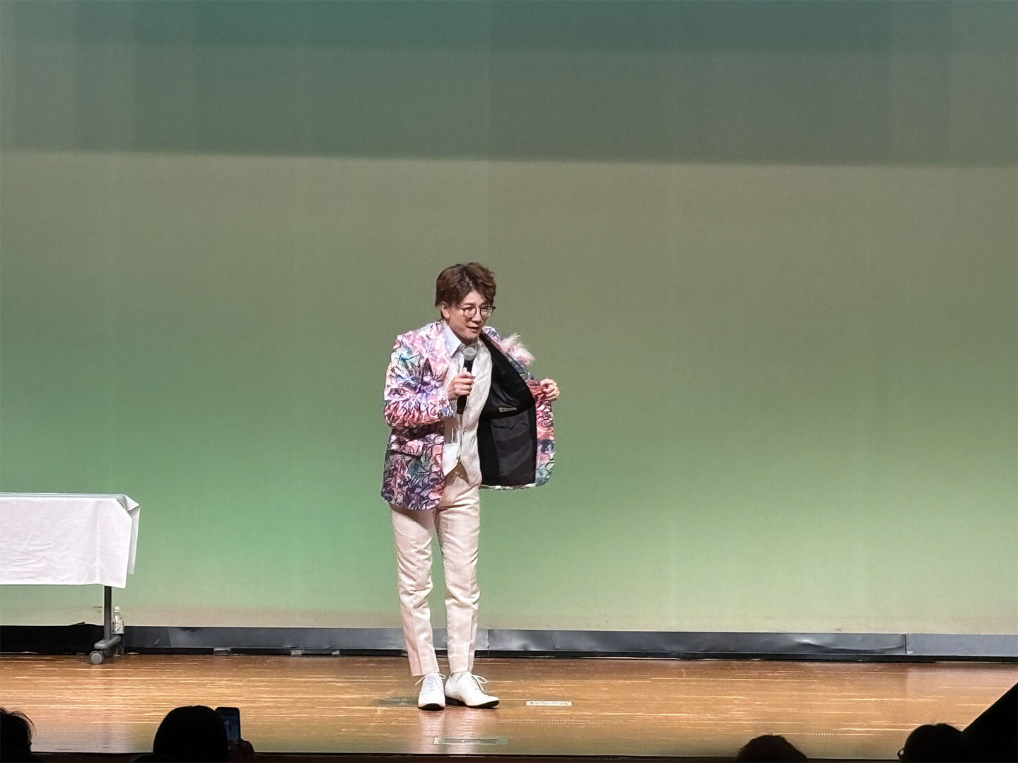 小島よしきデビュー1周年記念 障がい者支援チャリティコンサート開催