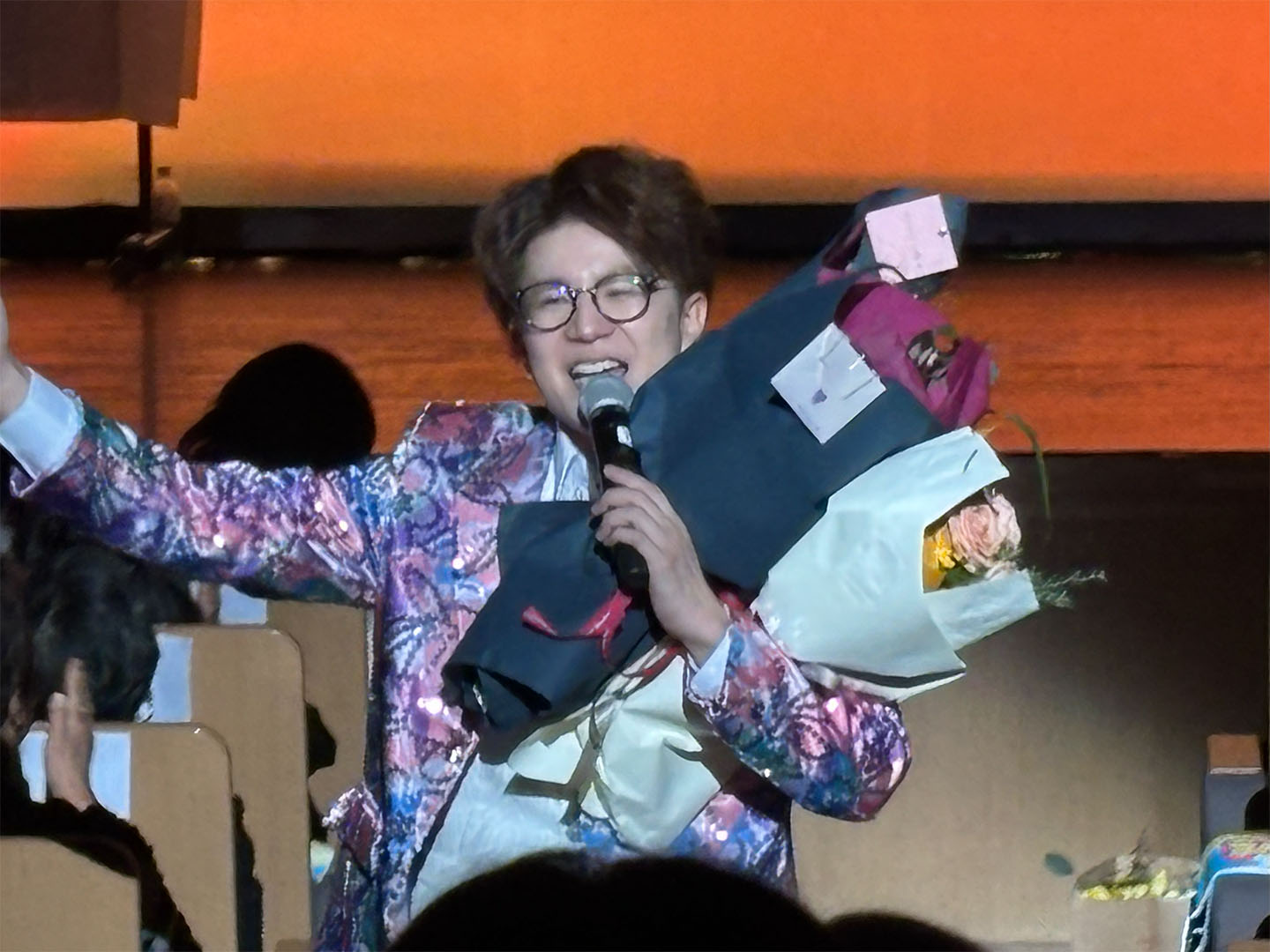 小島よしきデビュー1周年記念 障がい者支援チャリティコンサート開催