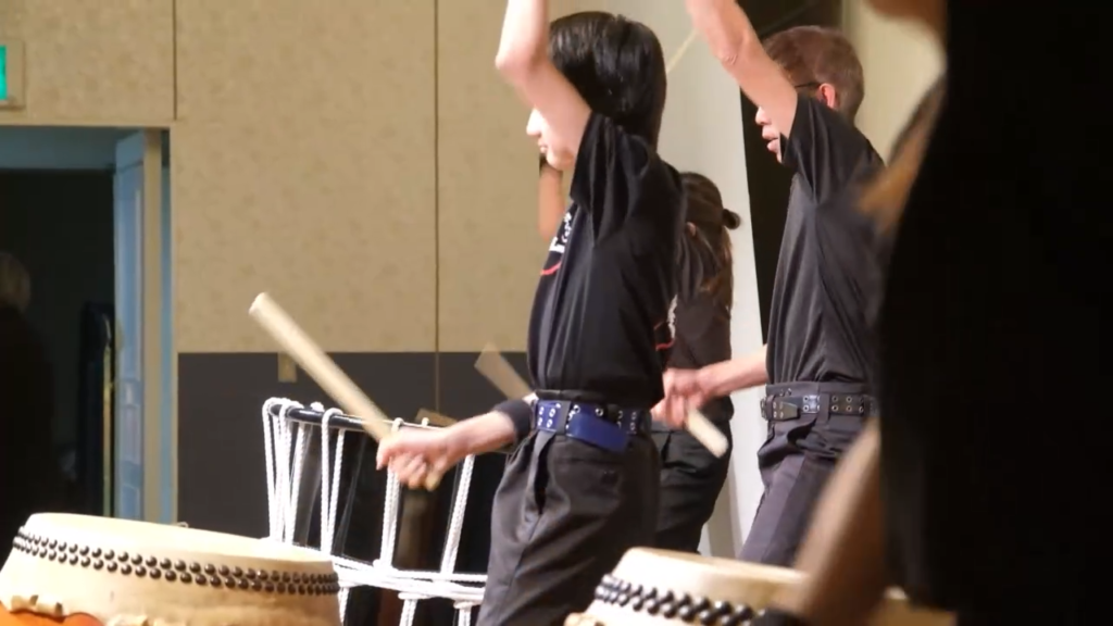 福岡フィフティーLC 福岡フィフティーライオンズクラブ創立25周年記念式典の開催