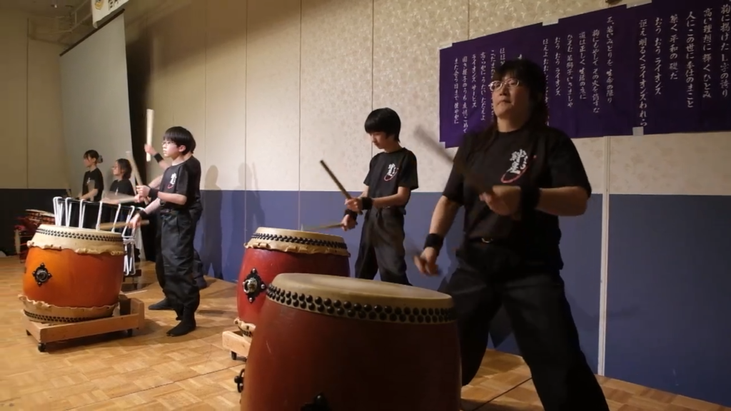 福岡フィフティーLC 福岡フィフティーライオンズクラブ創立25周年記念式典の開催