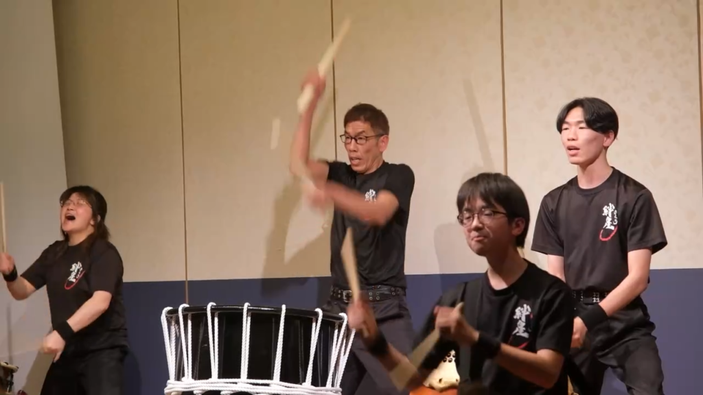 福岡フィフティーLC 福岡フィフティーライオンズクラブ創立25周年記念式典の開催