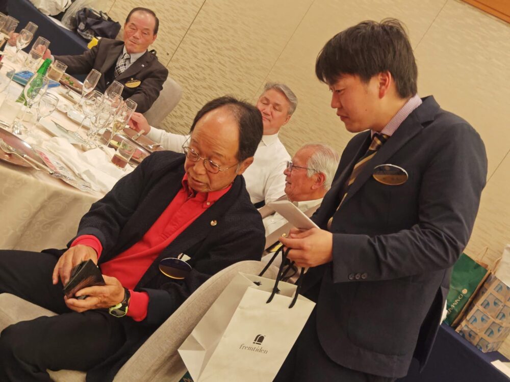 福岡北LC 第1147回 例会報告(クリスマス例会)